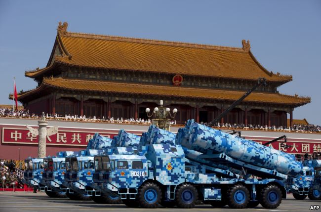 DF-10 — китайские крылатые ракеты наземного базирования во время парада