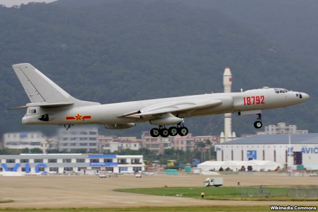 Стратегический бомбардировщик «Хун-6» (клон советского Ту-16)