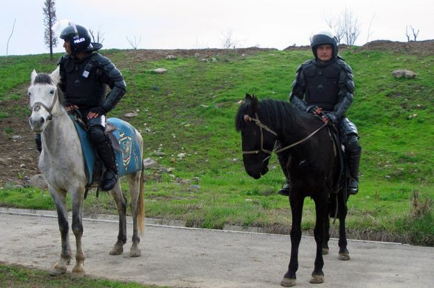 _95584386_tajik_policemans3