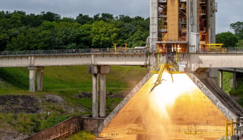 В Европе прошёл успешный горячий тест ракетного ускорителя (видео)