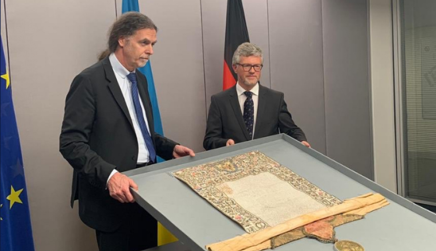 Германия вернула Украине исторический документ Петра I о церкви